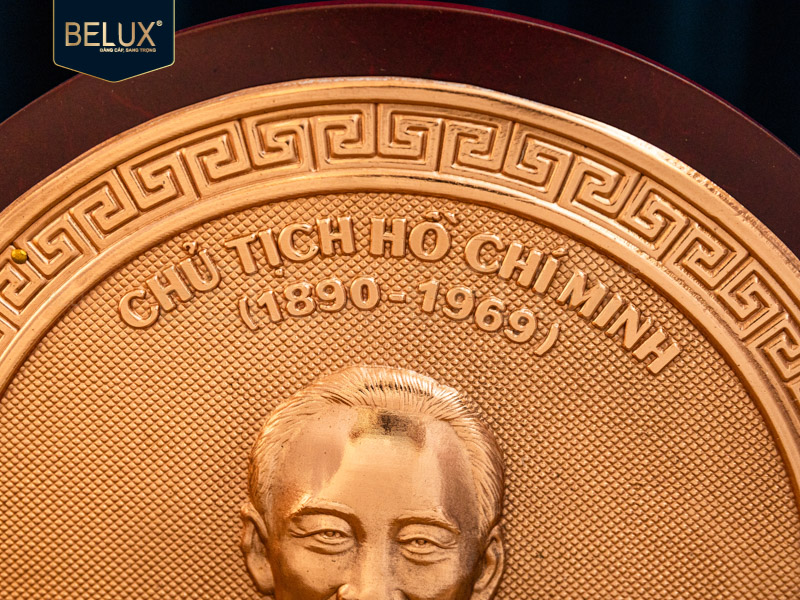 Biểu trưng Bác Hồ bằng đồng đỏ cao 25cm